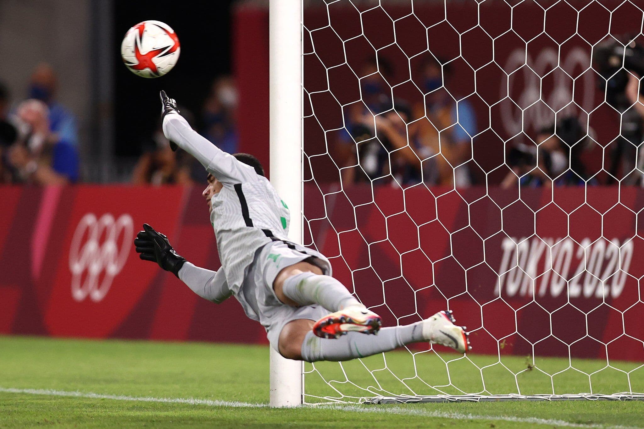 Goleiro paraibano defende cobrança de pênalti e Brasil se classifica pra final nas Olimpíadas
