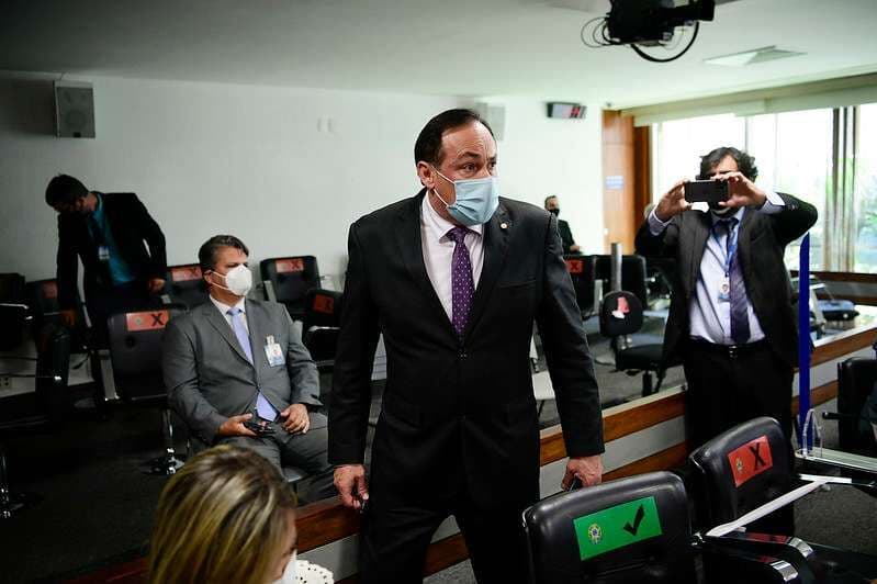 Vice-presidente da CPI expulsa deputado da sessão