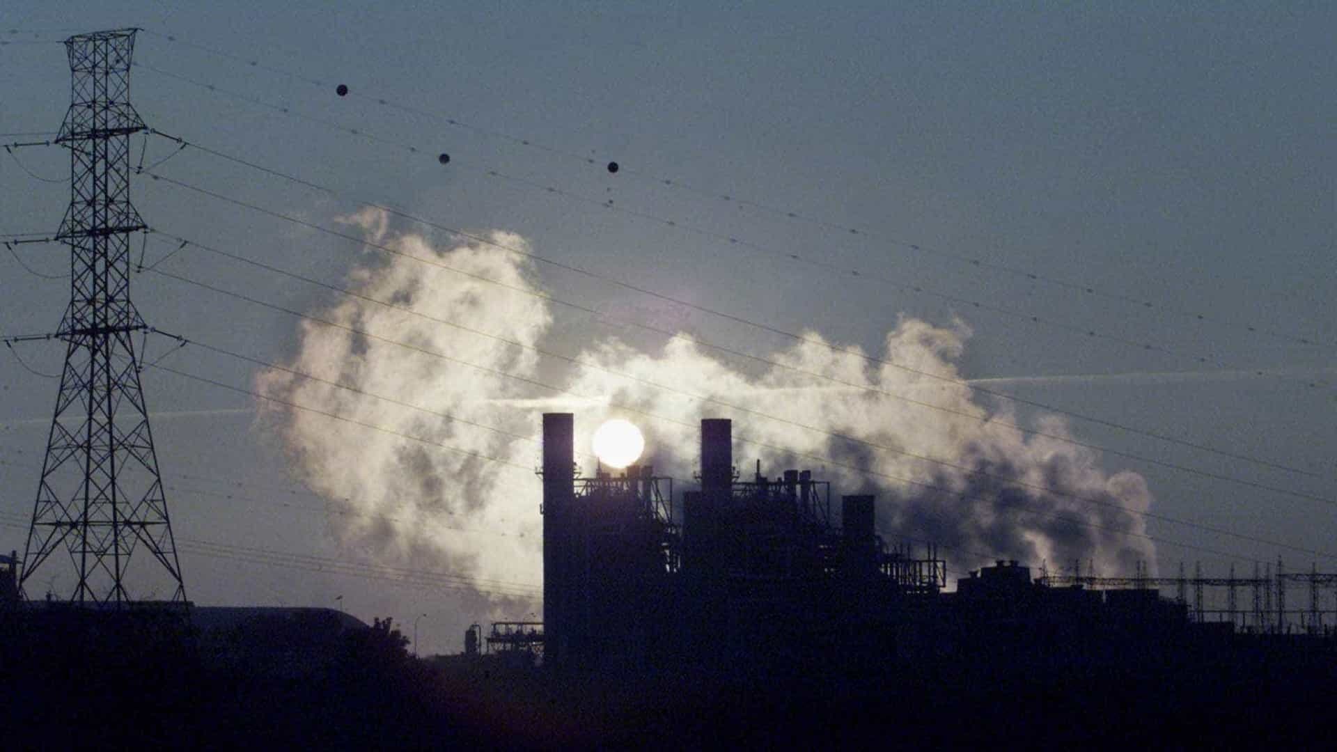 Por falta de gás, térmicas podem passar a usar óleo diesel, mais caro e poluente