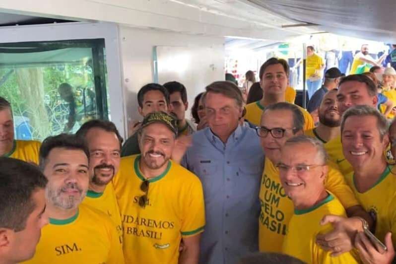 Pastores evangélicos partem para o tudo ou nada ao saírem na foto com Bolsonaro