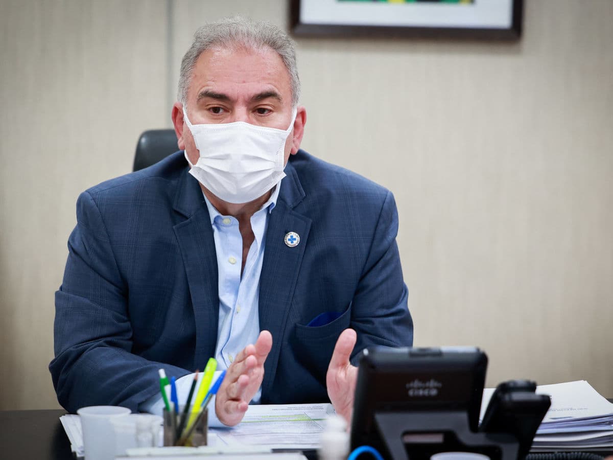Ministro da Saúde cobra critério de estados que usam vacina da Pfizer no lugar da AstraZeneca