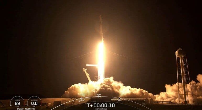 SpaceX lança com sucesso primeira missão orbital só com civis a bordo