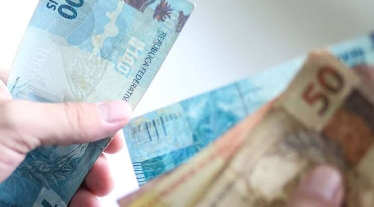 Prefeitos paraibanos têm salários entre R$ 7 mil e R$ 48 mil; confira a remuneração de cada uma das 223 prefeituras