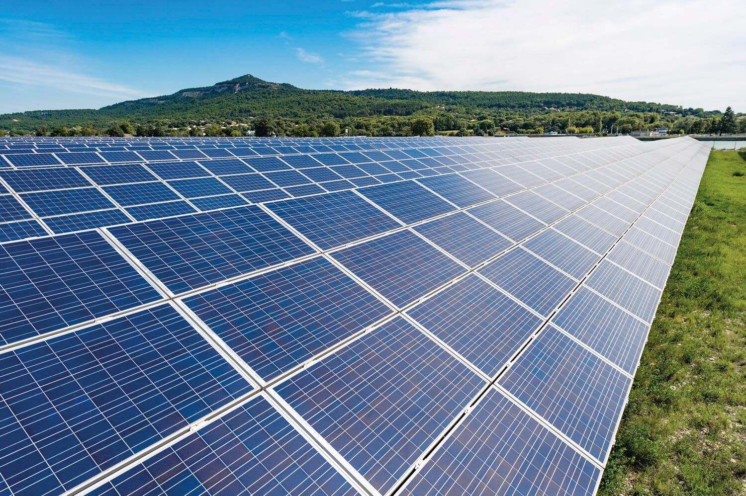 João Azevêdo autoriza investimentos de R$ 73,4 milhões em usinas fotovoltaicas que vão fornecer energia elétrica para órgãos do governo