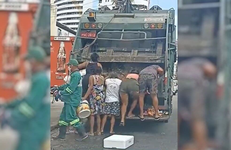 Veja vídeo: moradores coletam comida em caminhão de lixo