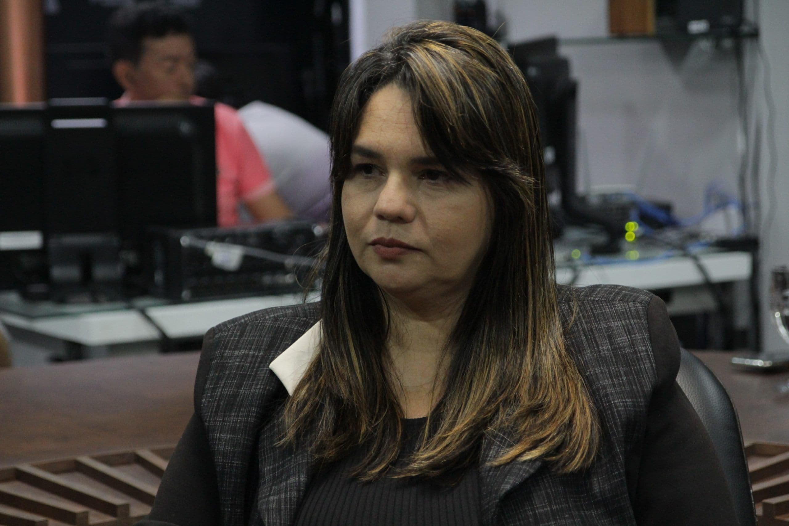 Defesa de Karla Pimentel vai recorrer da decisão da Justiça que cassou seu mandato de prefeita do Conde por abuso de poder econômico