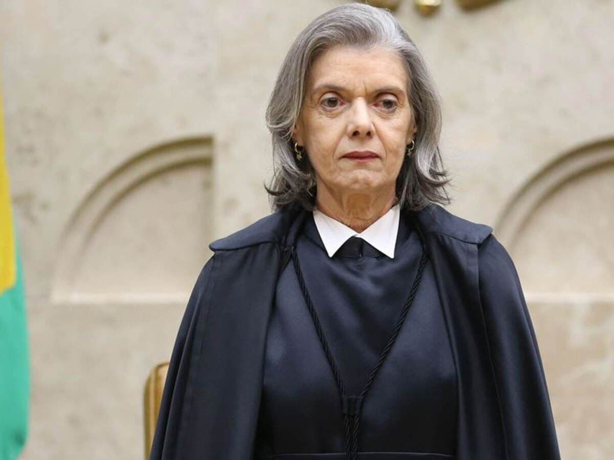 Cármen Lúcia diz que Moraes foi um 'grande' presidente do TSE e que condutas na Corte sempre devem ser 'formais'