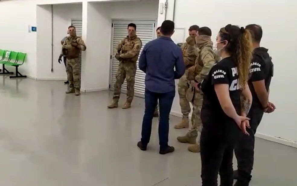 Polícia Civil prende 19 estudantes de medicina suspeitos de entrarem no curso com documentos falsos em GO e na BA