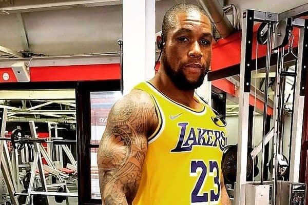 Guru fitness que fazia sucesso nas redes é assassinado durante aula online com 200 pessoas