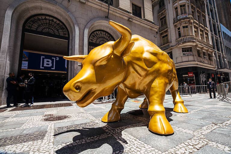 Bolsa instala Touro de Ouro no centro de São Paulo