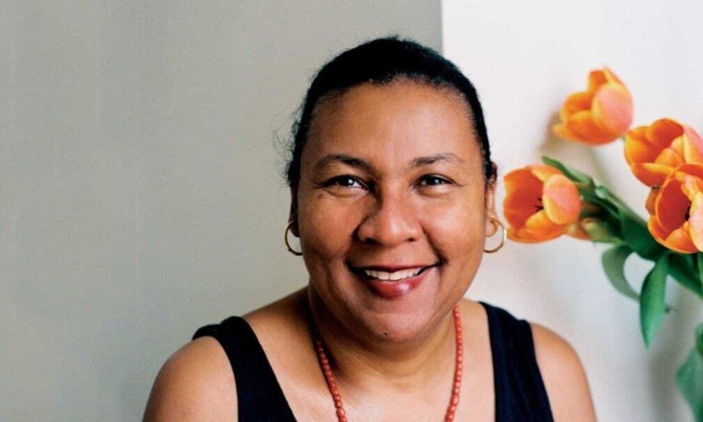bell hooks, escritora e ativista feminista, morre aos 69 anos