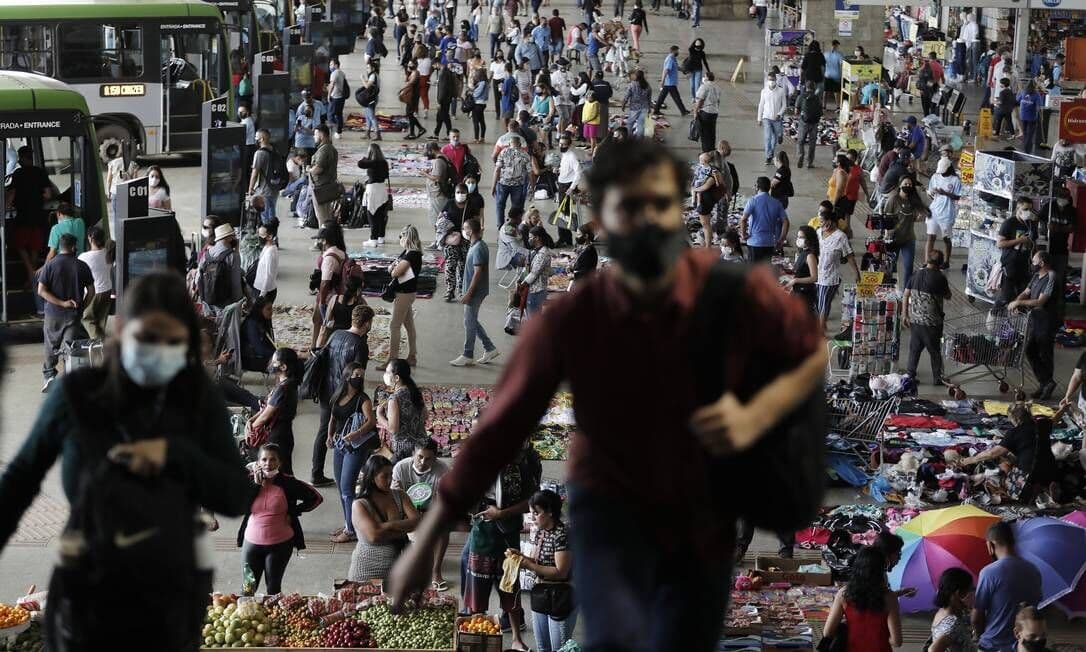 Uso de máscara em locais abertos divide população, diz Datafolha