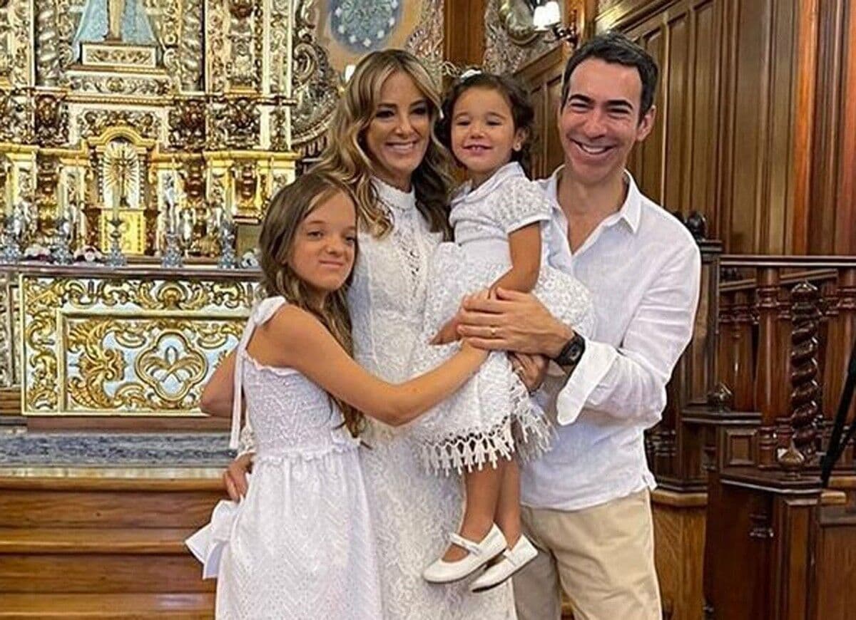 Ticiane Pinheiro e César Tralli fazem batizado da filha, Manuella