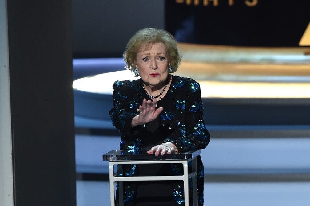 Betty White, atriz e comediante americana, morre aos 99 anos, diz site