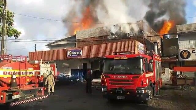 Incêndio atinge supermercado e destrói estabelecimento em João Pessoa