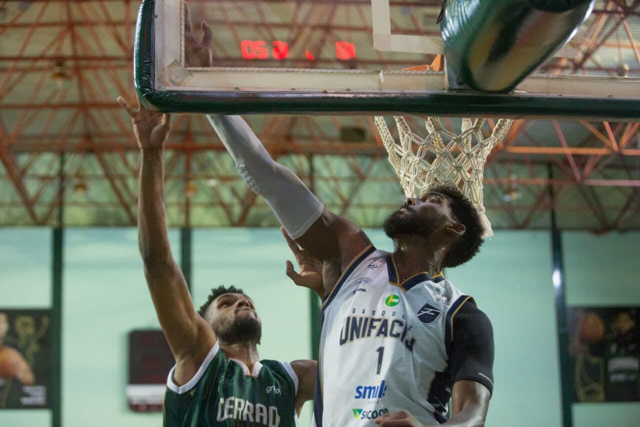 Liga Paraibana de Basquete tem sequência nesta sábado
