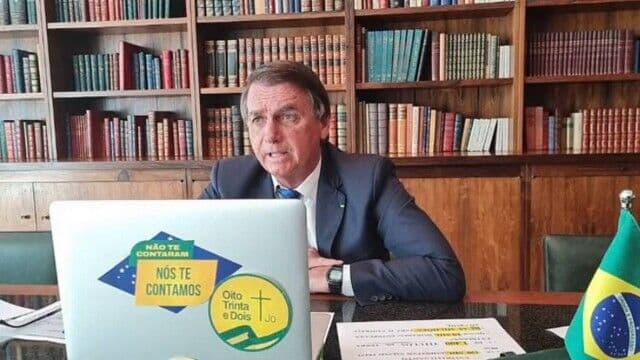 'Mente quem diz que a reforma trabalhista retirou direitos', diz Bolsonaro