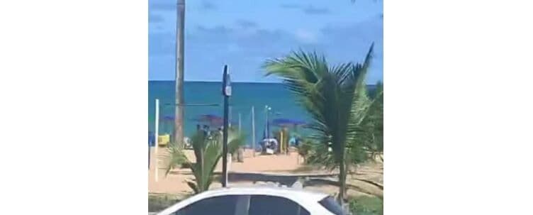 Bombeiros resgatam vítima de afogamento na praia de Tambaú