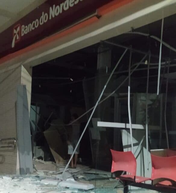 Criminosos explodem agências do Banco do Nordeste e Caixa Econômica na Paraíba