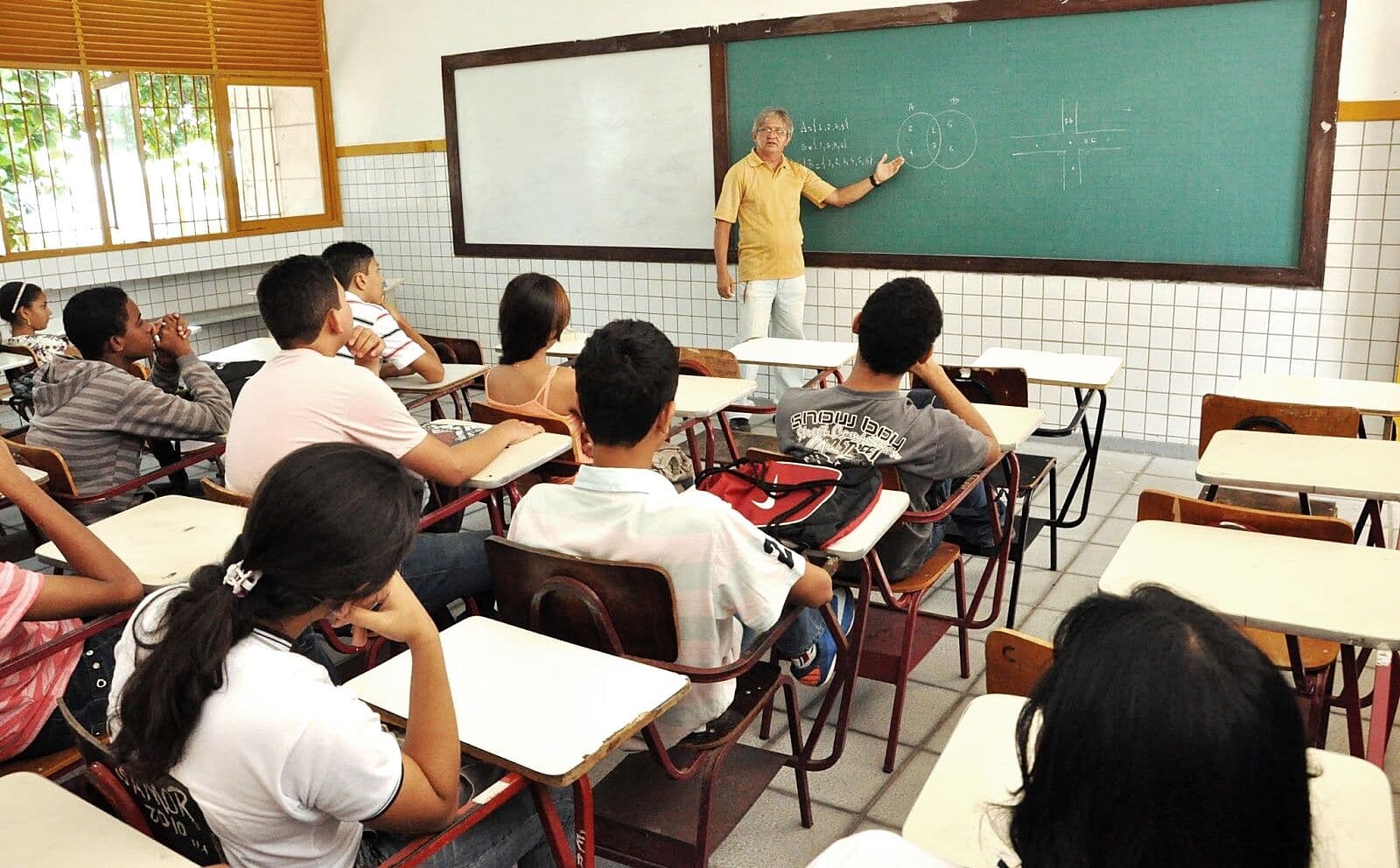 TRF-5 suspende vacinação contra Covid-19 de professores em João Pessoa