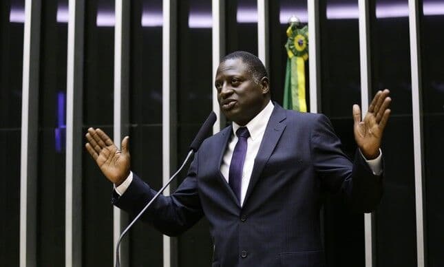 Aliado de Bolsonaro, Hélio Negão é cotado para ser candidato ao TCU