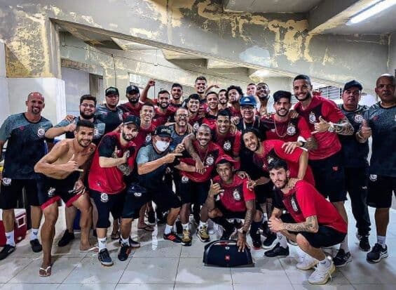 Campinense vence o CSP com dois gols de Olávio no Almeidão