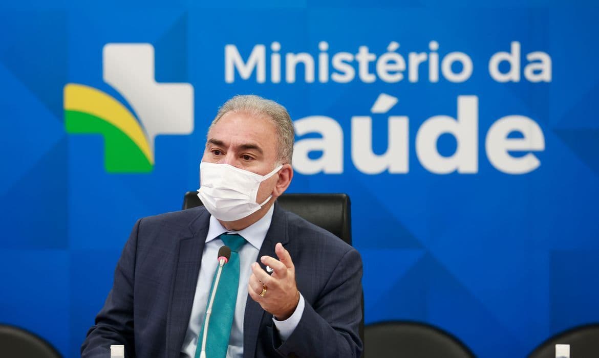 Queiroga avalia mexer na cúpula da Saúde e retirar poderes de secretário pró-cloroquina