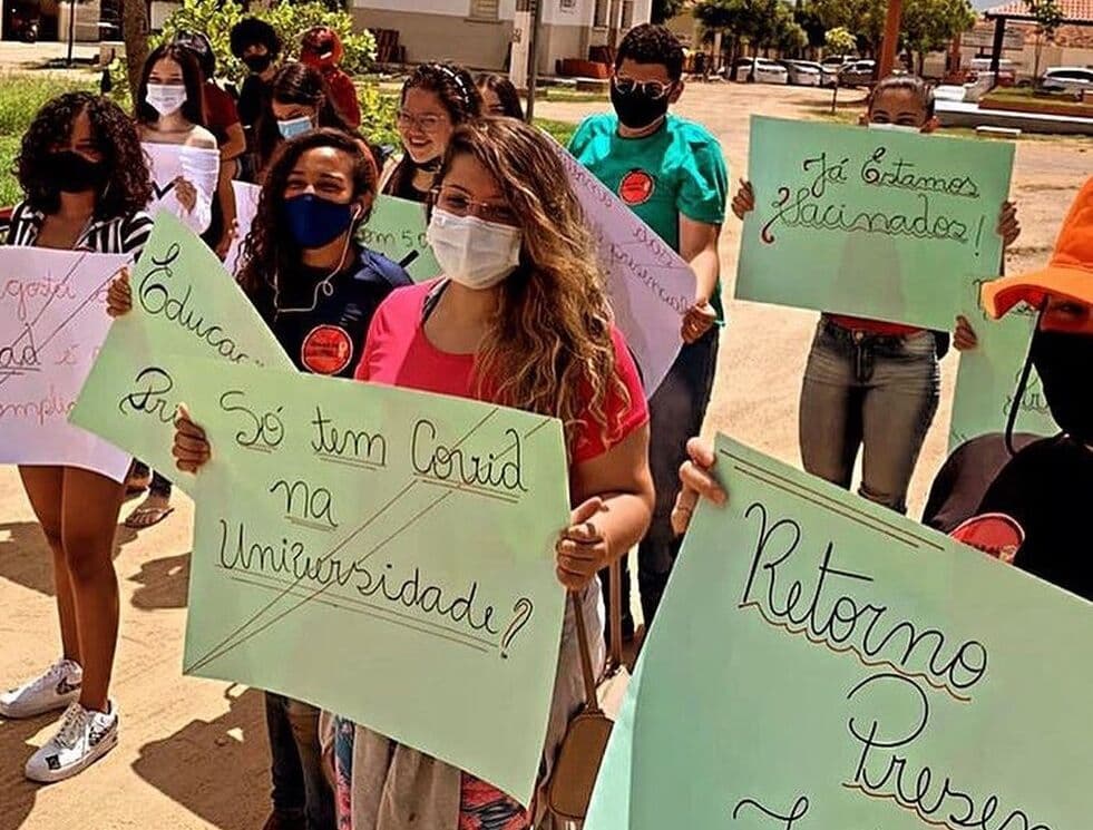 Mesmo com protesto de estudantes, UEPB mantém decisão de adiar volta às salas de aula para final de abril