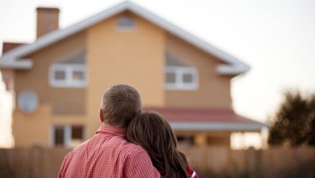 Brasileiro valoriza mais casa própria do que filhos, religião e estabilidade