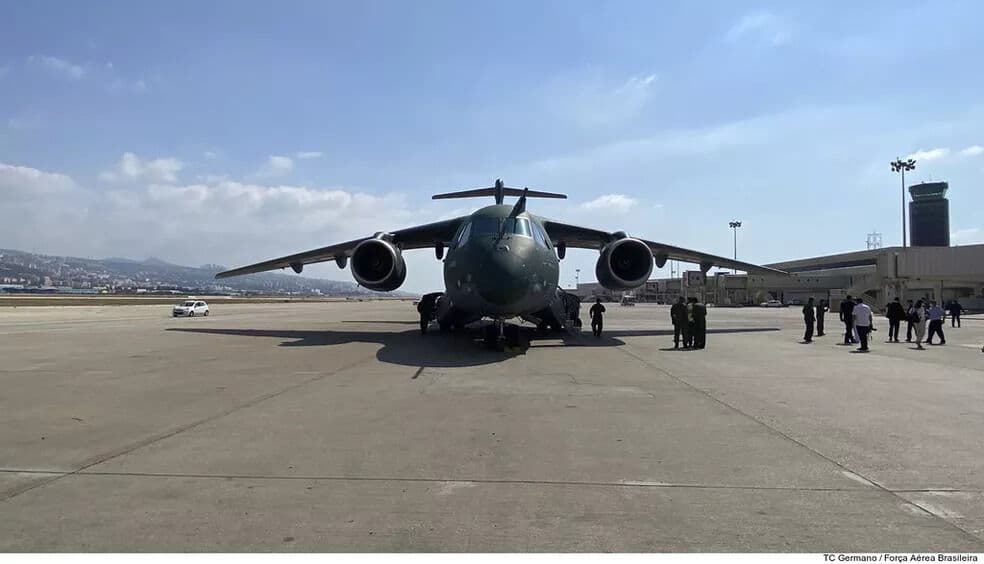 FAB vai enviar avião na segunda para buscar na Polônia brasileiros saídos da Ucrânia, diz Defesa