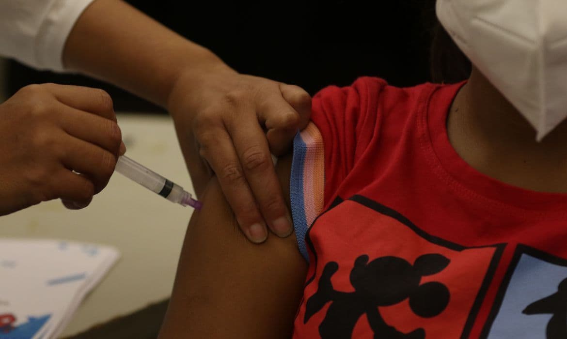 Vacinação infantil contra a Covid é o principal desafio, diz Fiocruz
