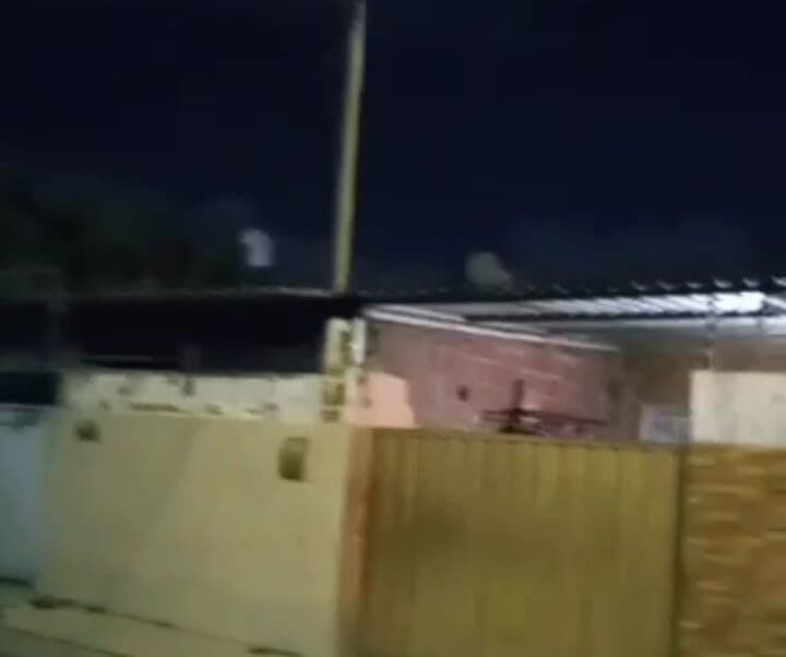 Homem tenta entrar em residência furando telhando e é preso no Sertão