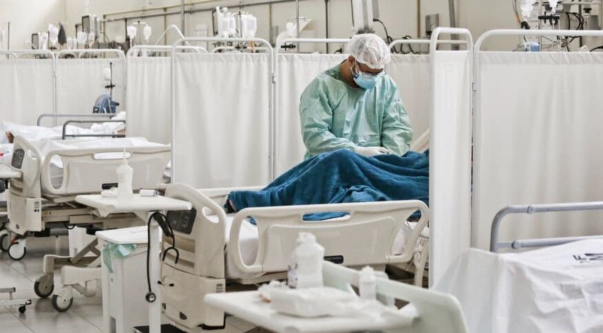Pela 1ª vez, ocupação de UTIs para Covid está abaixo de 60% em todos estados, diz Fiocruz