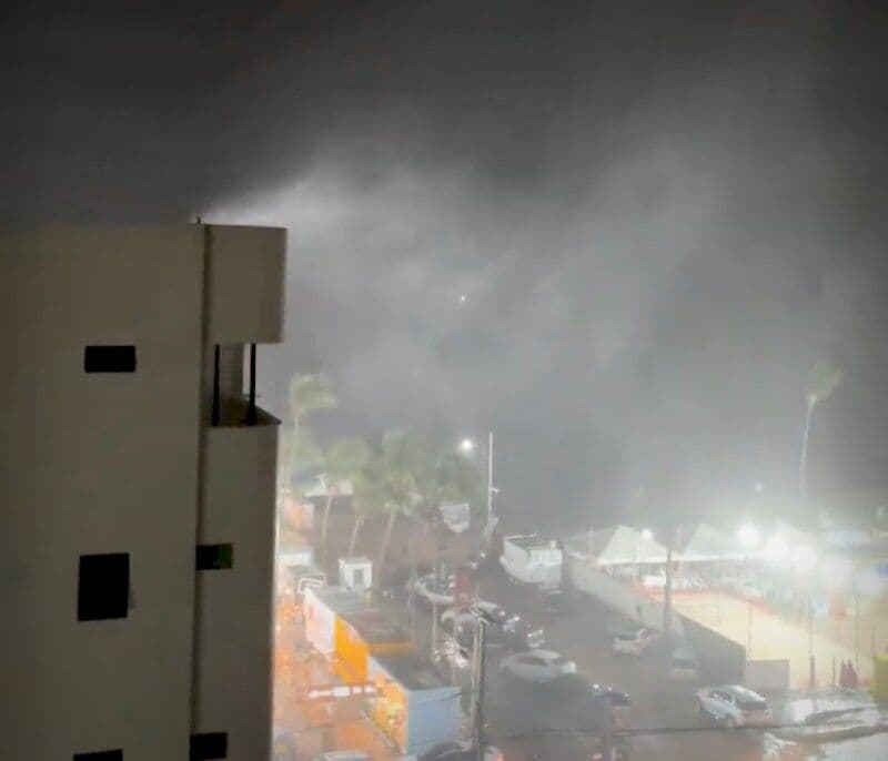 Fortes chuvas provocam alagamentos e trânsito fica lento em João Pessoa