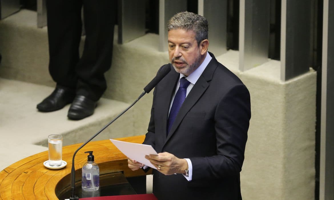 Lei das fake news pode blindar 750 mil políticos e instituições