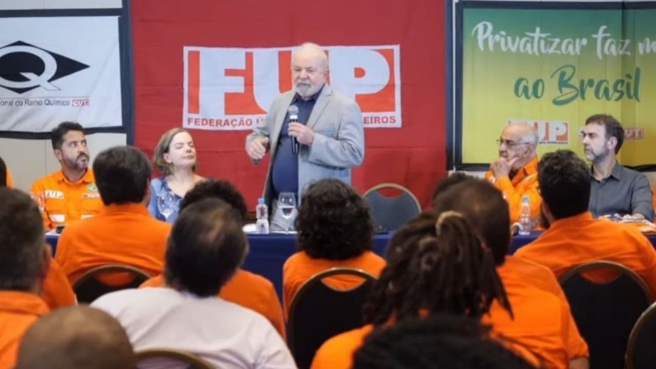 Lula compara Petrobras a Jesus Cristo e diz que estatal foi 'crucificada'
