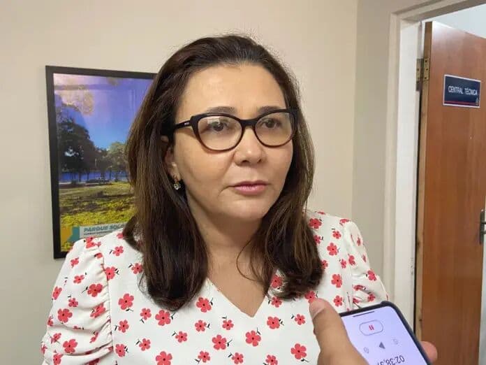 Fabíola Rezende toma posse como vereadora de João Pessoa e comemora chegada de mais uma mulher à Câmara