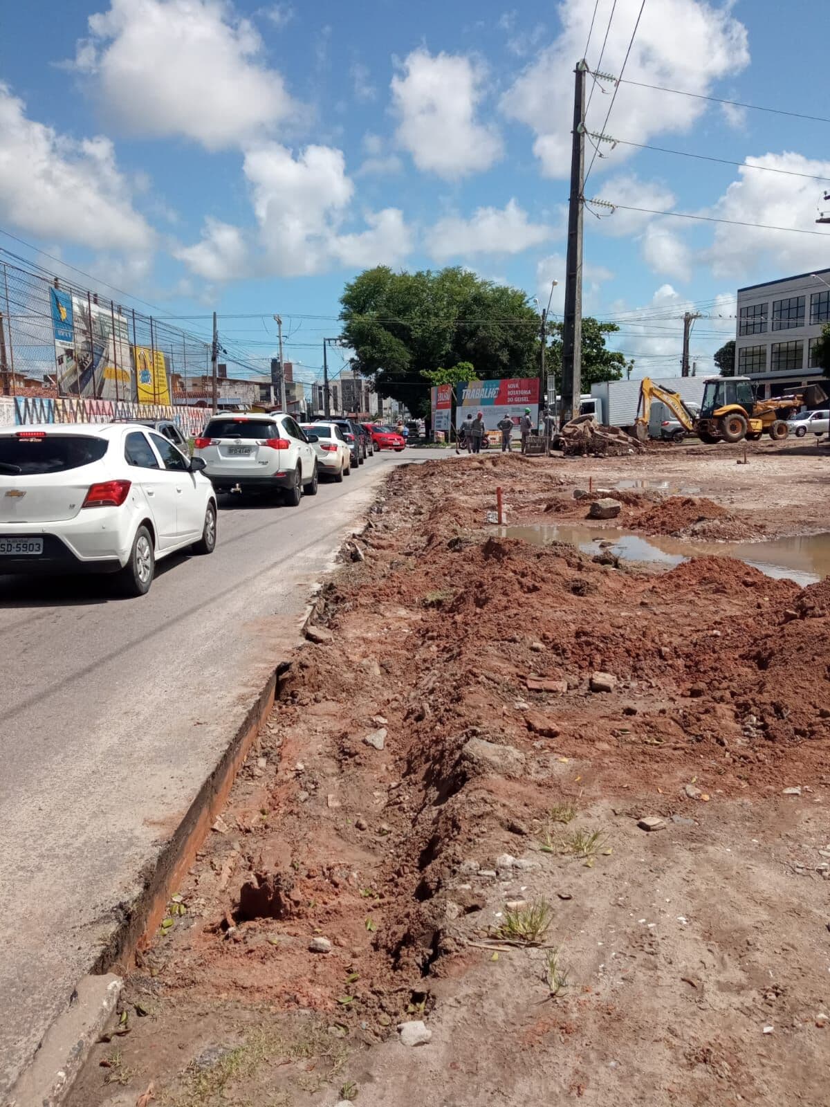Obras de implantação da nova rotatória no bairro do Geisel começam para dar mais fluidez ao trânsito
