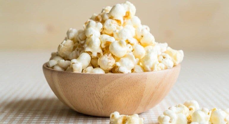 Pipoca é janta? Entenda quando o alimento é considerado saudável e pode ajudar na dieta