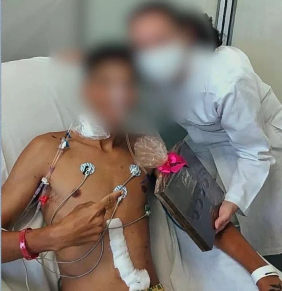 Jovem que teve barriga cortada em praia: namorada é denunciada pelo MP como agressora