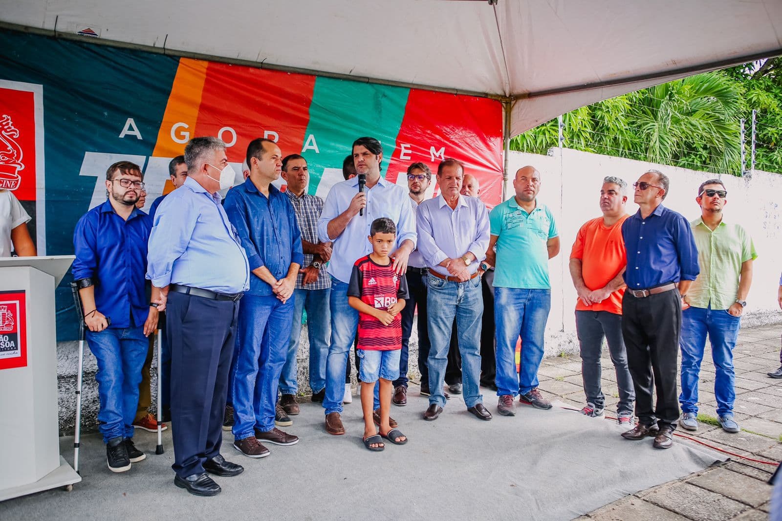 Leo Bezerra assina ordem serviço para reforma de escola em João Pessoa