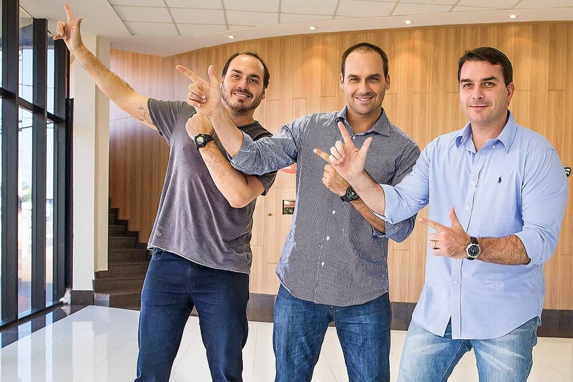 Filhos de Bolsonaro saem em defesa de Moro e criticam vazamento de mensagens