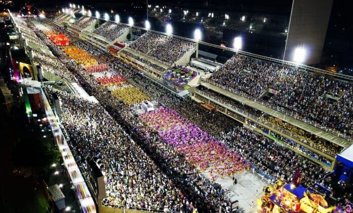 Desfiles de sete escolas da Série Ouro do Rio de Janeiro abrem o carnaval 2022 no Sambódromo