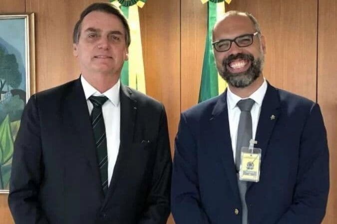 Bolsonaro quer anistiar Jefferson, Eustáquio e Allan dos Santos, diz colunista