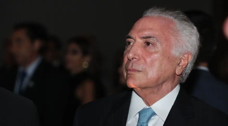 Temer sugere que Bolsonaro revogue perdão a Silveira e aguarde conclusão do julgamento; Bolsonaro nega