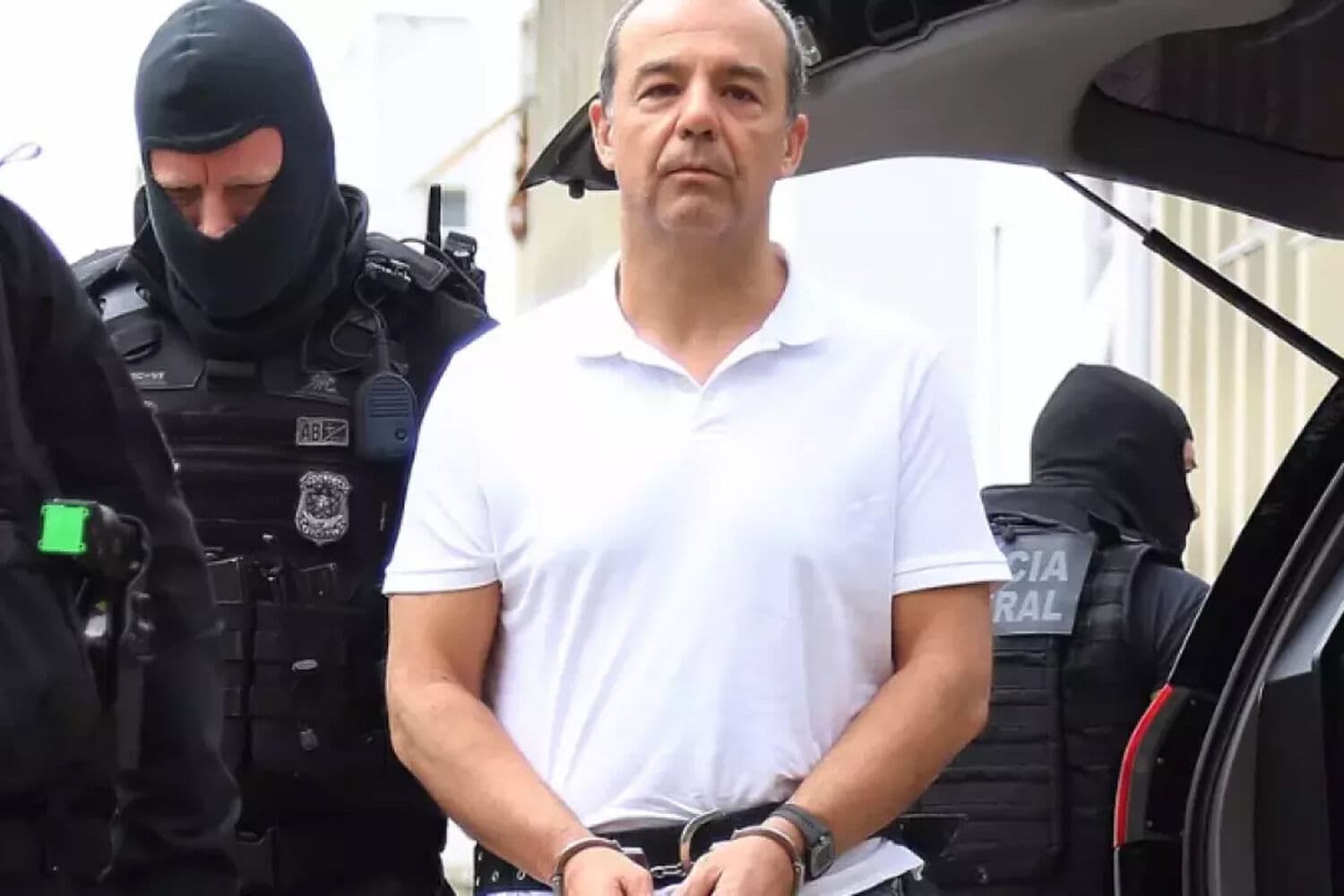 Mansão e bens de Cabral serão leiloados esta semana