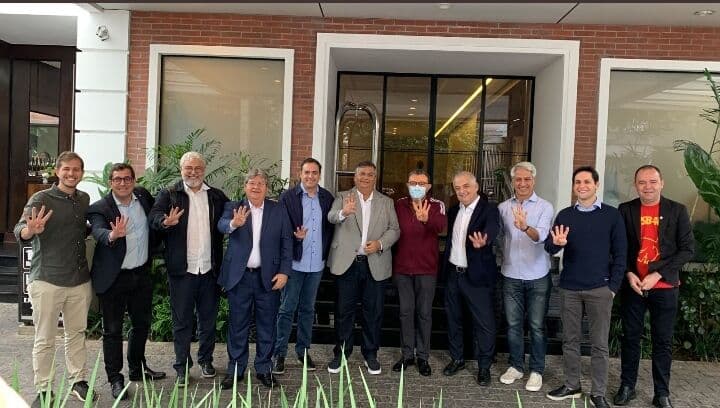 João Azevêdo participa do lançamento da pré-candidatura de Lula e Alckmin à Presidência da República