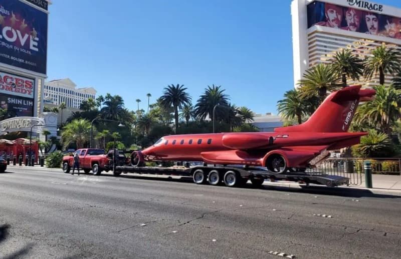 Avião a jato que virou limusine custa R$ 19,5 milhões e está à venda em loja da Mitsubishi