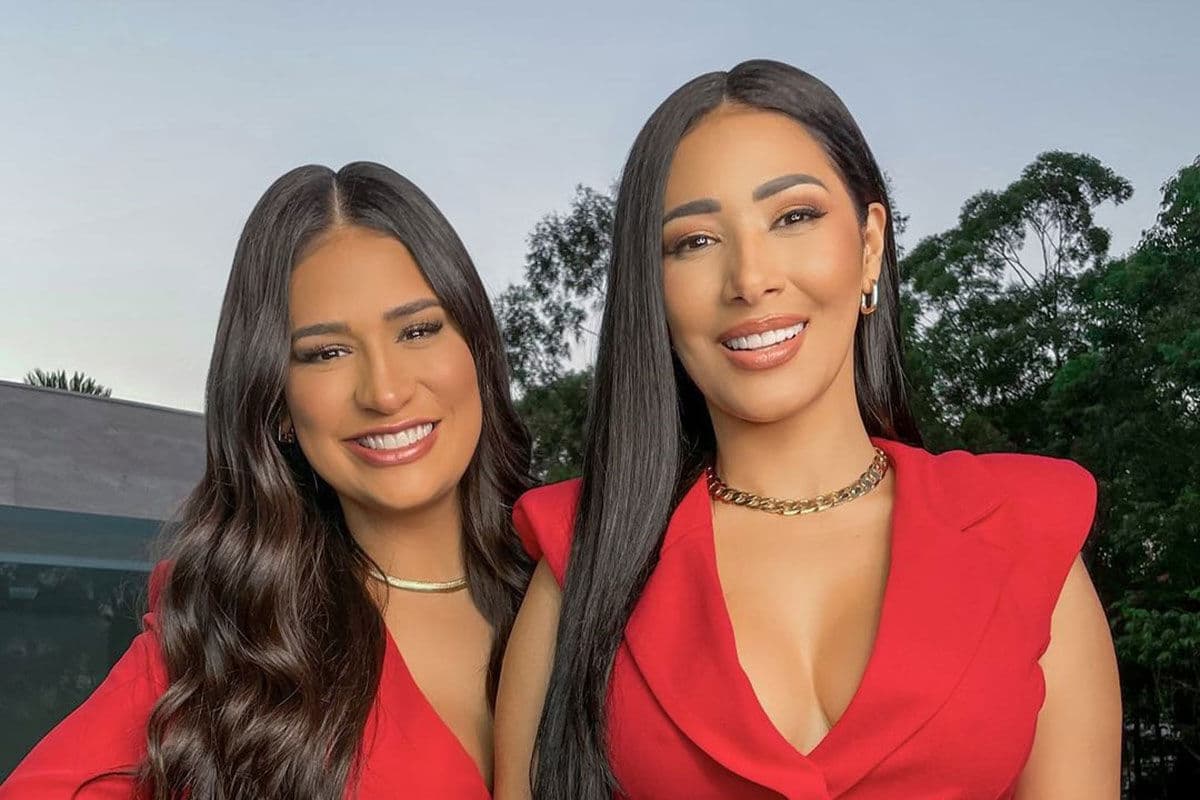 Fã invade palco, derruba Simaria e leva soco de Simone em show na Bahia