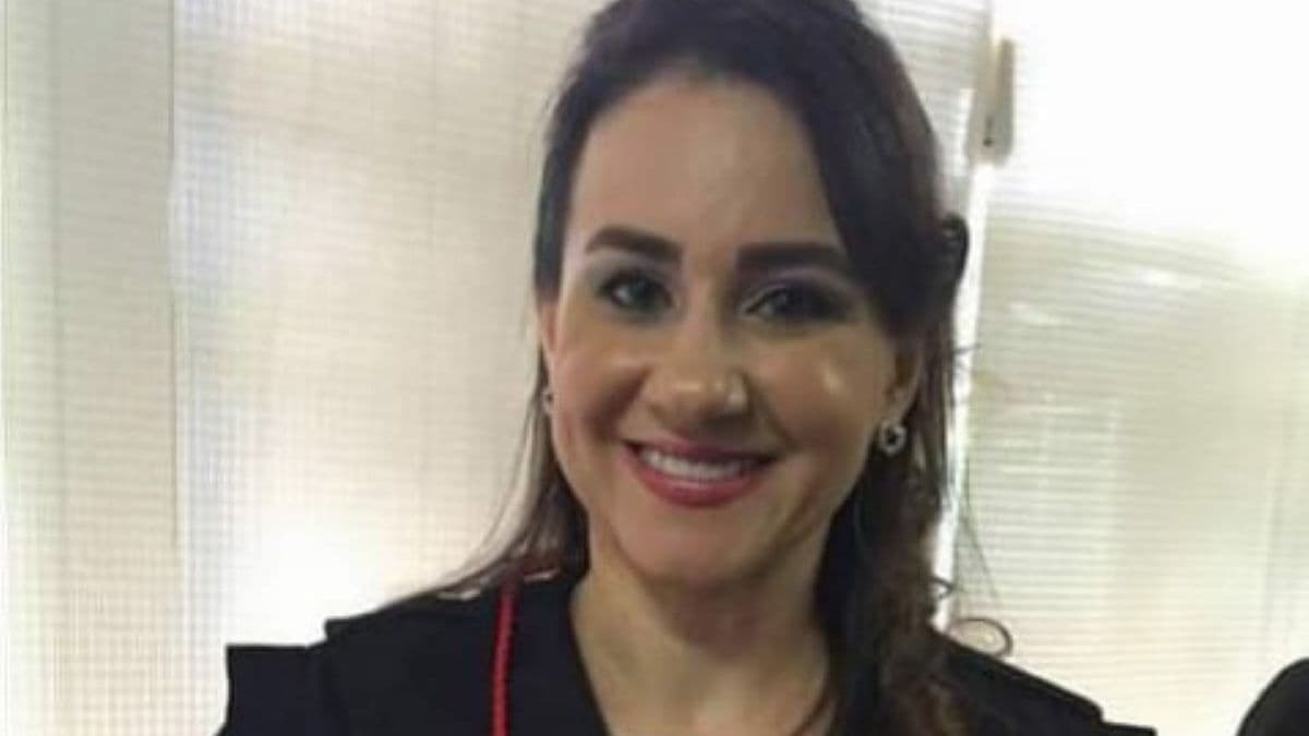 Corpo da juíza Mônica Andrade é velado em cemitério de Campina Grande